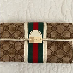 Gucci wallet..
